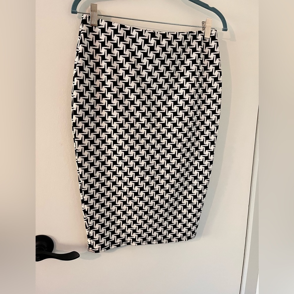 Jules and Leapold. Black and white pencil skirt. Small.